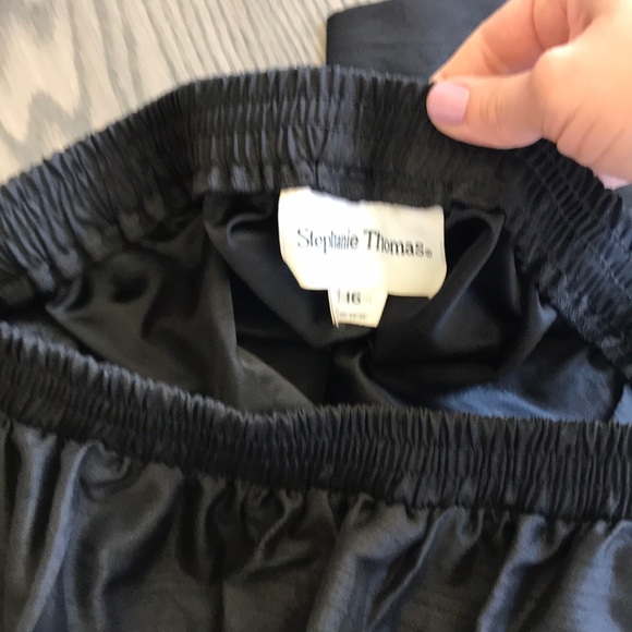 Ladies Blouse and matching pants - Picture 8 of 8